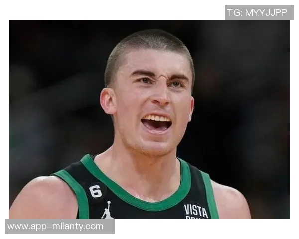 安芬尼西蒙斯谈比赛中与普里查德的适应与交流经验分享 安芬尼西蒙斯谈比赛中与普里查德的适应与交流经验分享