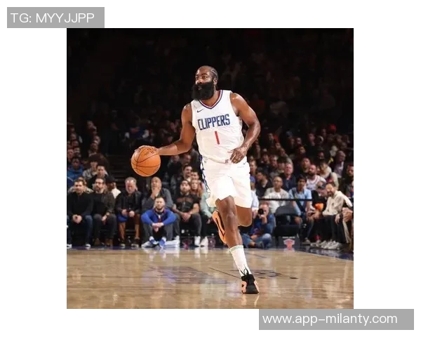 保罗现场观战快船与掘金激烈对决两支顶级球队的精彩较量 保罗现场观战快船与掘金激烈对决两支顶级球队的精彩较量