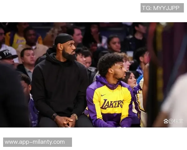 雷迪克谈詹姆斯训练策略强调今年应适度调整备战节奏