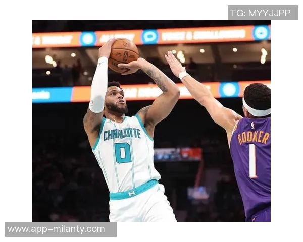 布克第三节发力砍下12分助队逆转全场贡献18分5助攻5抢断表现抢眼 布克第三节发力砍下12分助队逆转全场贡献18分5助攻5抢断表现抢眼