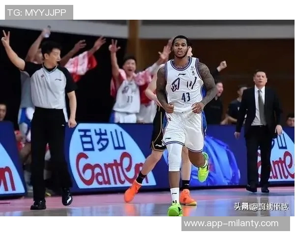 亨特首发表现抢眼24分钟内高效20分助球队赢得胜利