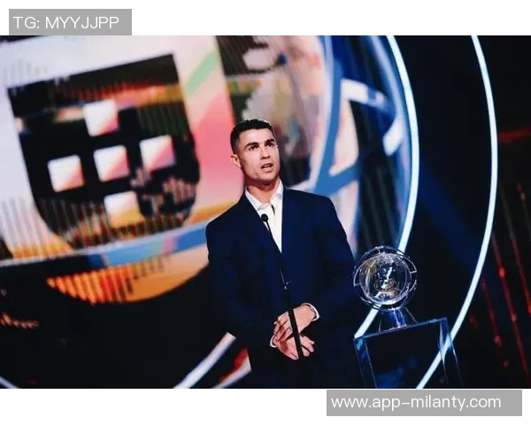 C罗荣获葡萄牙环球声望奖赞誉其辉煌职业生涯成就 C罗荣获葡萄牙环球声望奖赞誉其辉煌职业生涯成就