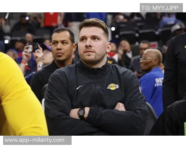 雷迪克赞东契奇扣篮精彩释放情绪让人惊喜